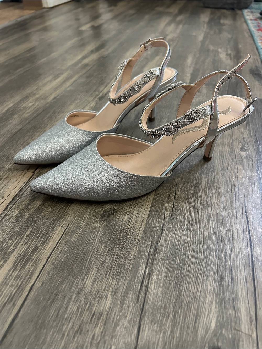 Women's 8 Nina silver high heals